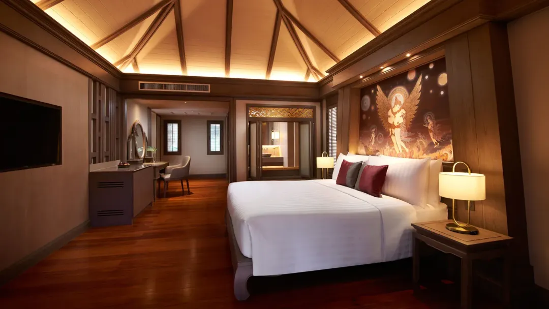 Grand Deluxe Room - King Bedroom