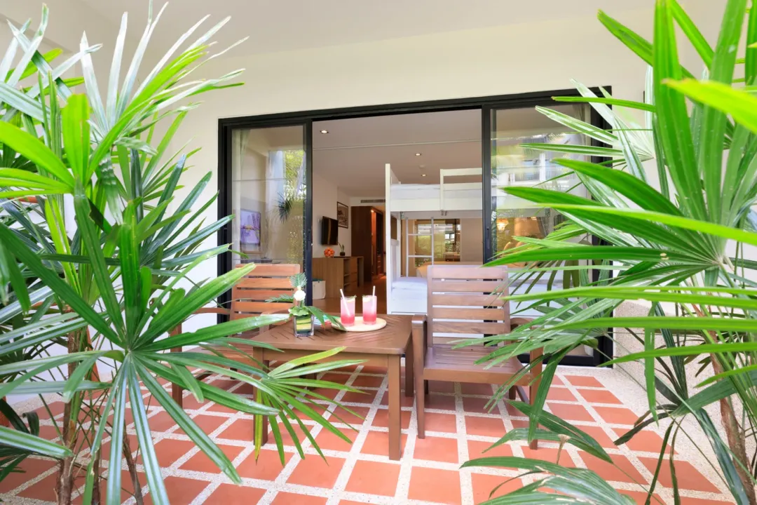 Family Garden Terrace - Terrace Lounge View