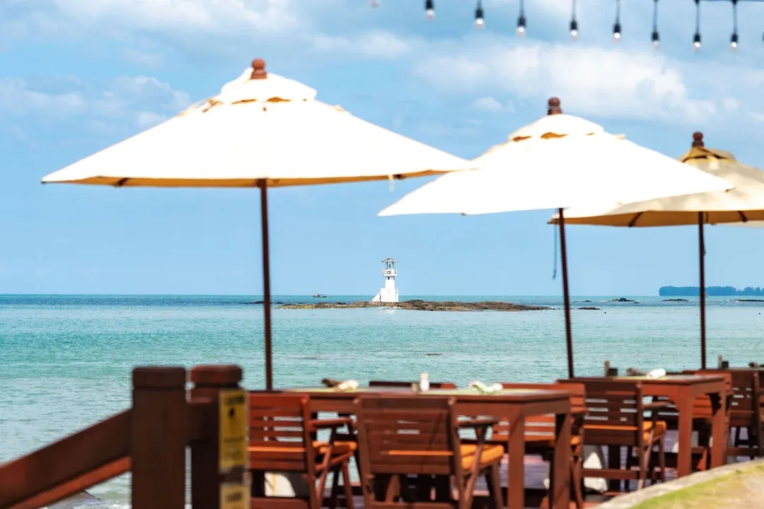 Khao Lak Laguna Resort - Beach Lounge with Sea View