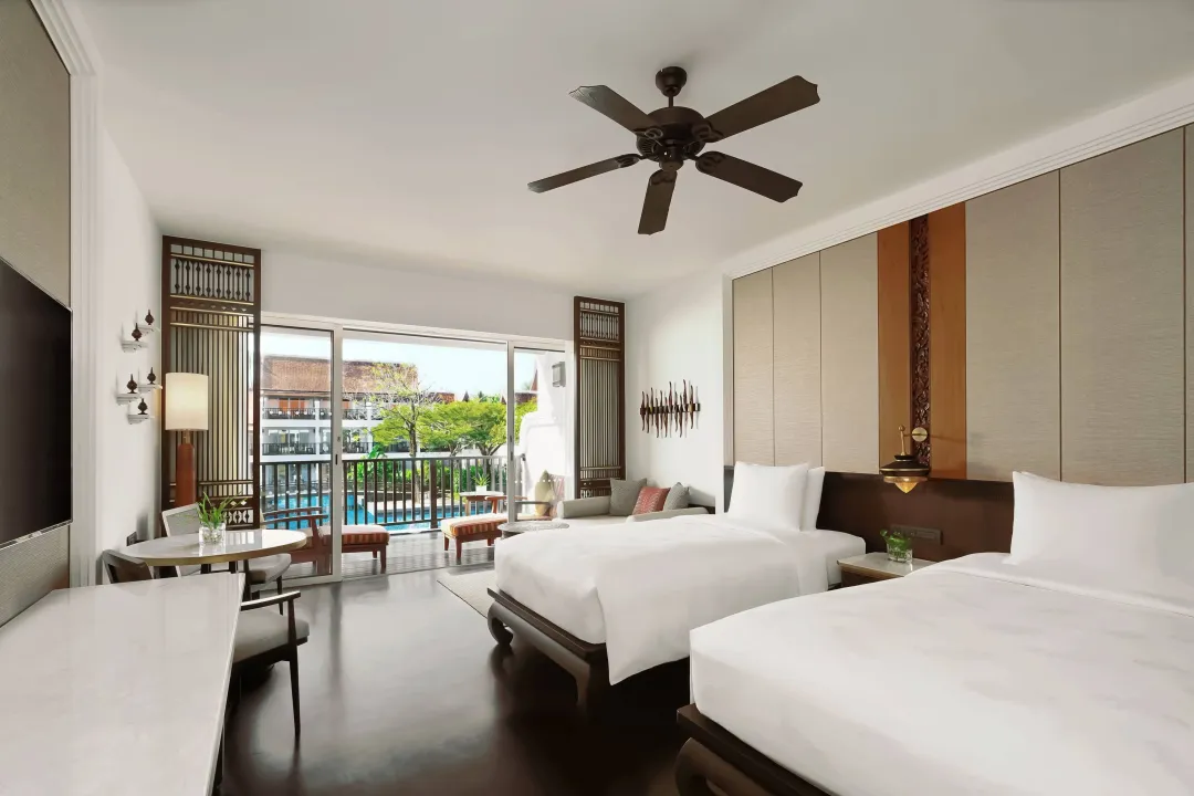 Deluxe Lagoon Pool View King-Twin Bed 