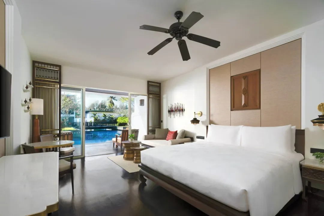 Deluxe Lagoon Pool Access King - King Bed