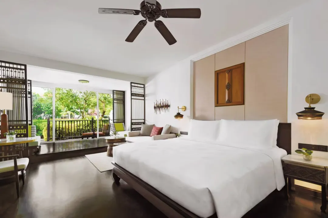 Family Lagoon Pool Access-King Bed