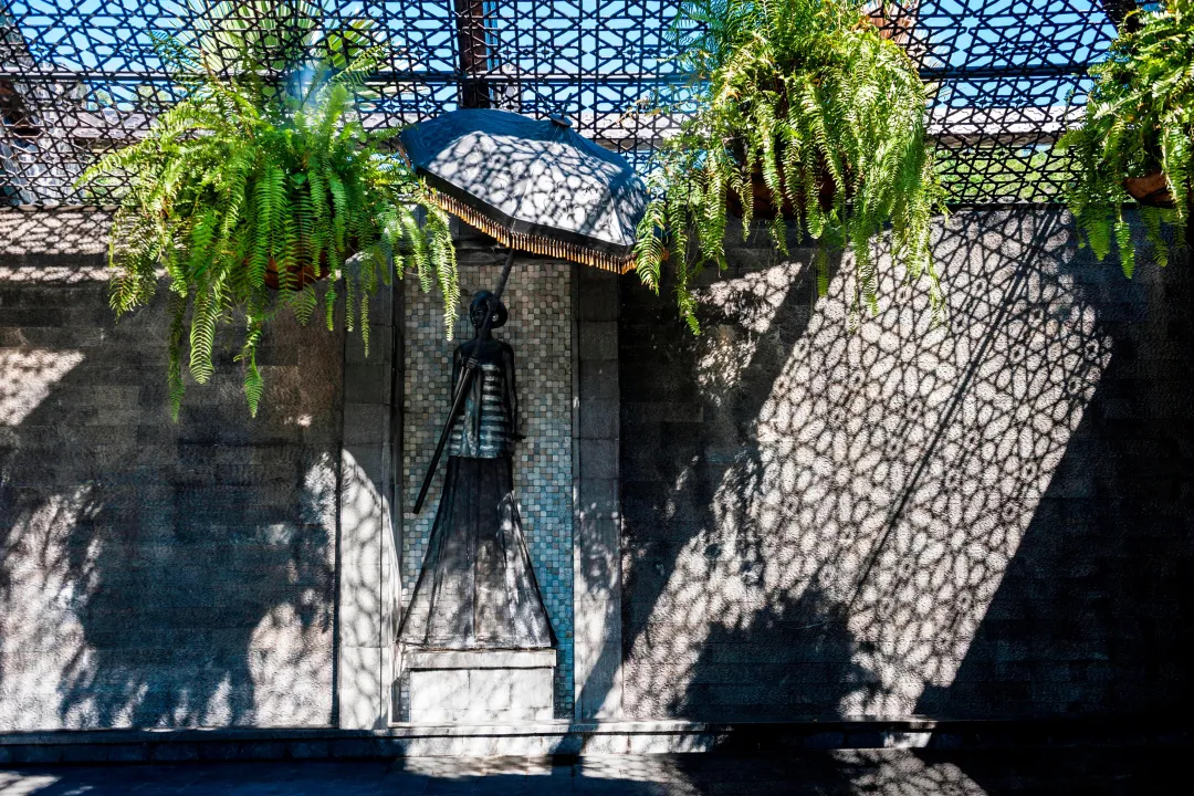 St.-Regis-Langkawi-Sculpture