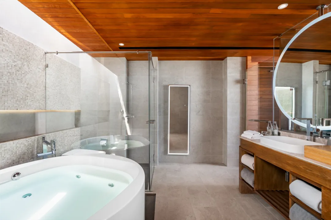 Odysseys Travel - Casa de La Flora - Beachfront Pool Villa - Bathroom