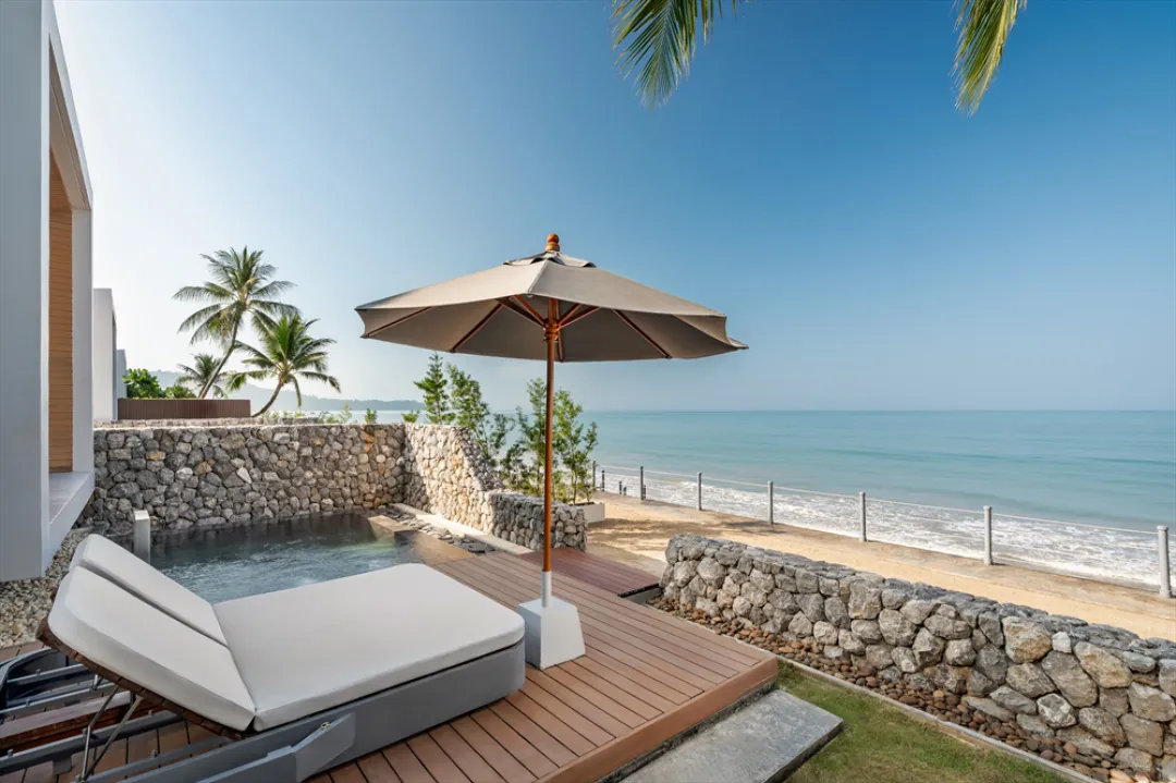 Odysseys Travel - Casa de La Flora - Beachfront Suite Pool Villa - Pool with Beach View