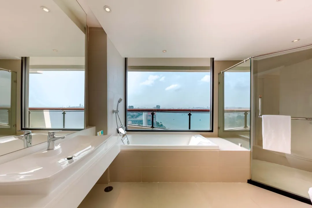 Deluxe Corner Room - Bathroom