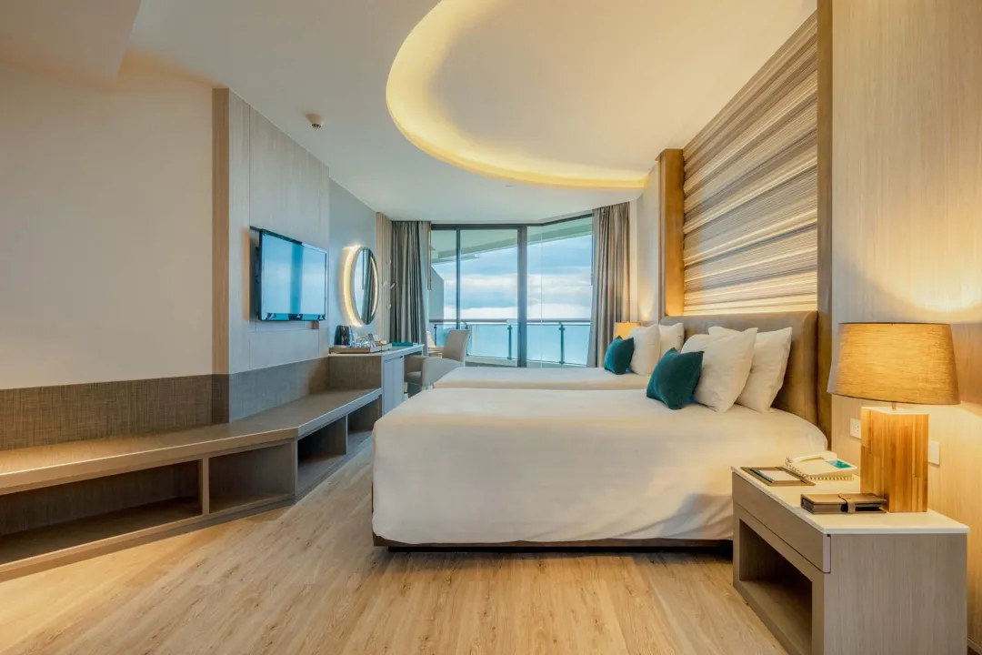 Deluxe Corner Room - Bedroom with View