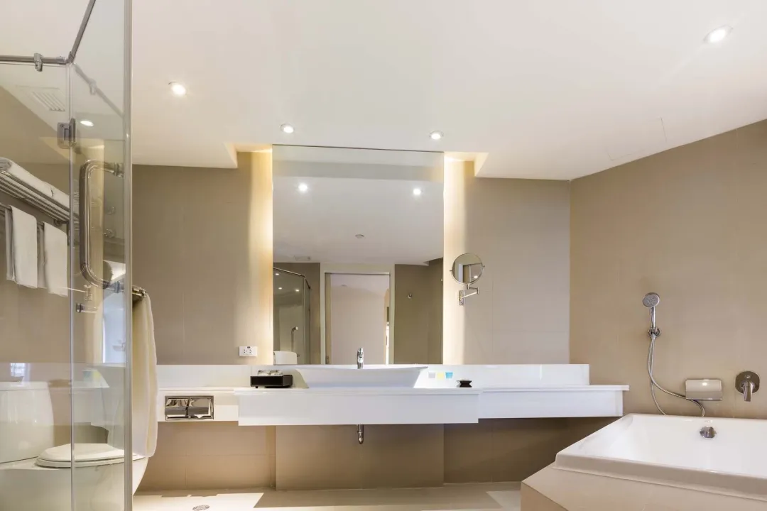 Deluxe Room - Bathroom