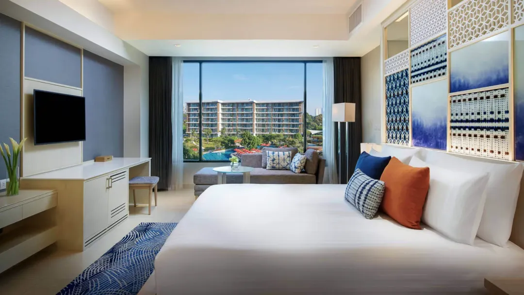 Deluxe Pool View Room - King Bed with Pool View