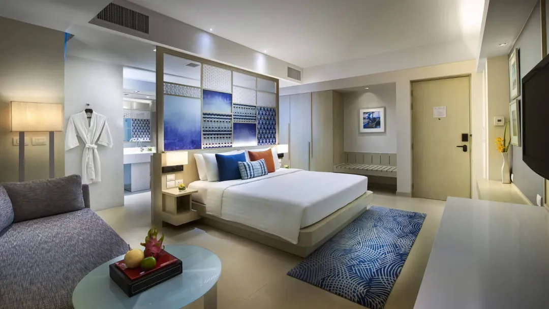 Deluxe Pool View Room - King Bed