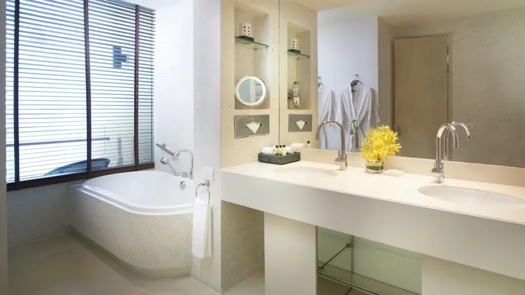 Deluxe Family Room - Bedroom