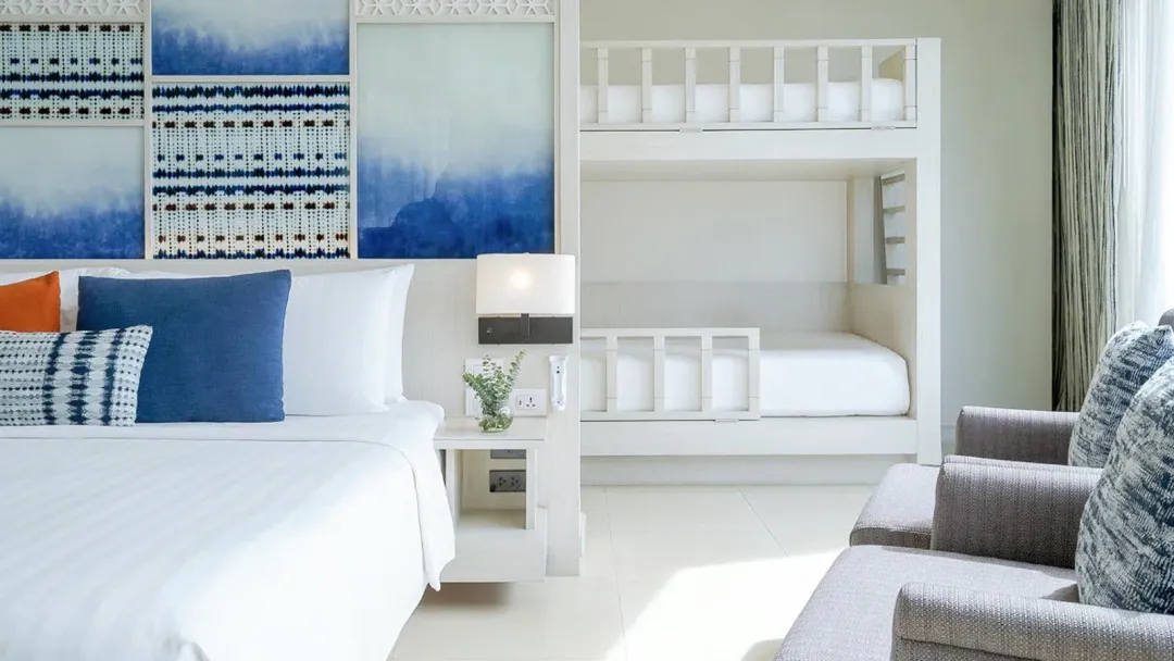 Club Deluxe Family Room - King Bed with Kids Connecting Room