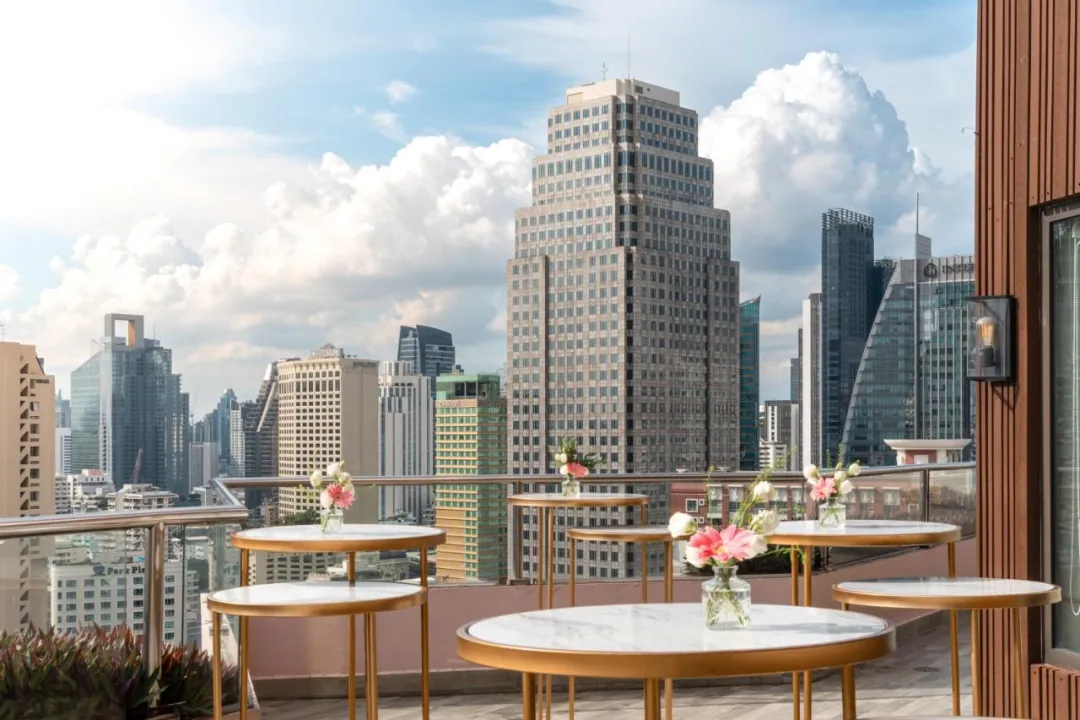 Rembrandt Hotel & Suites Bangkok - Roof Rop Seating