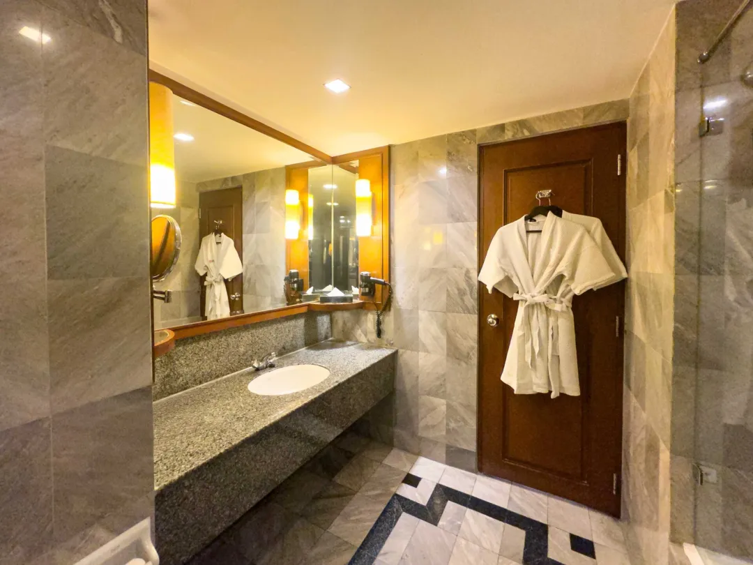 Deluxe Room - Bathroom