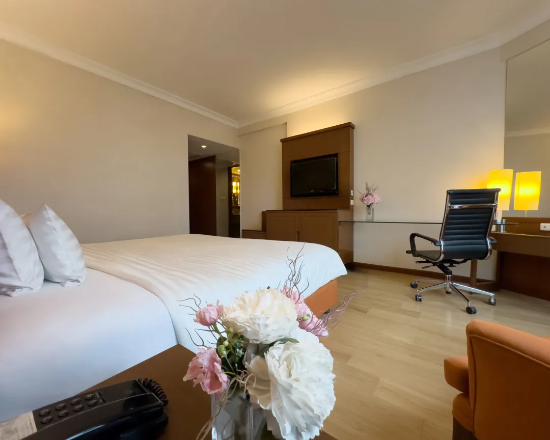 Deluxe Room - King Bed View