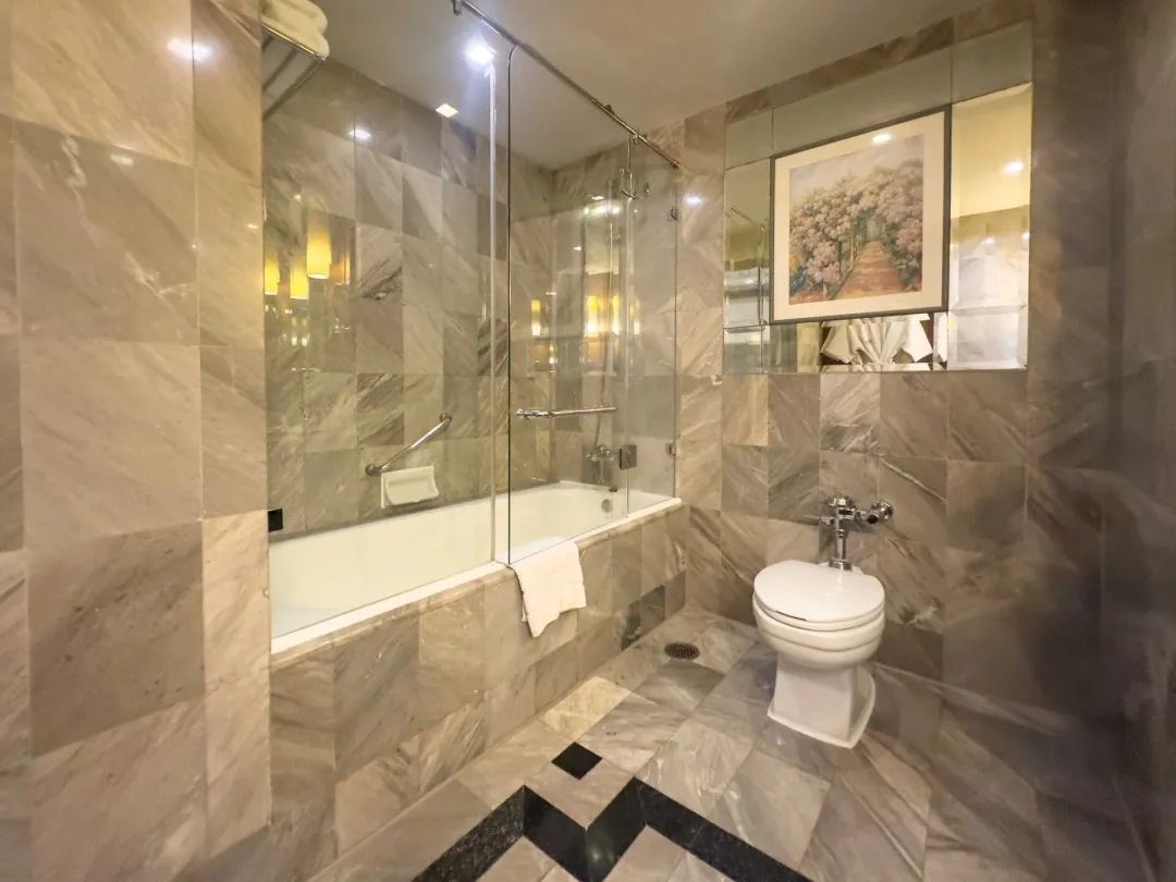 Deluxe Room - Shower