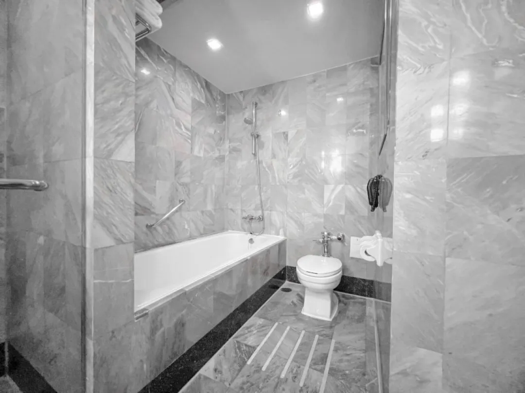 Family Room - Bathroom