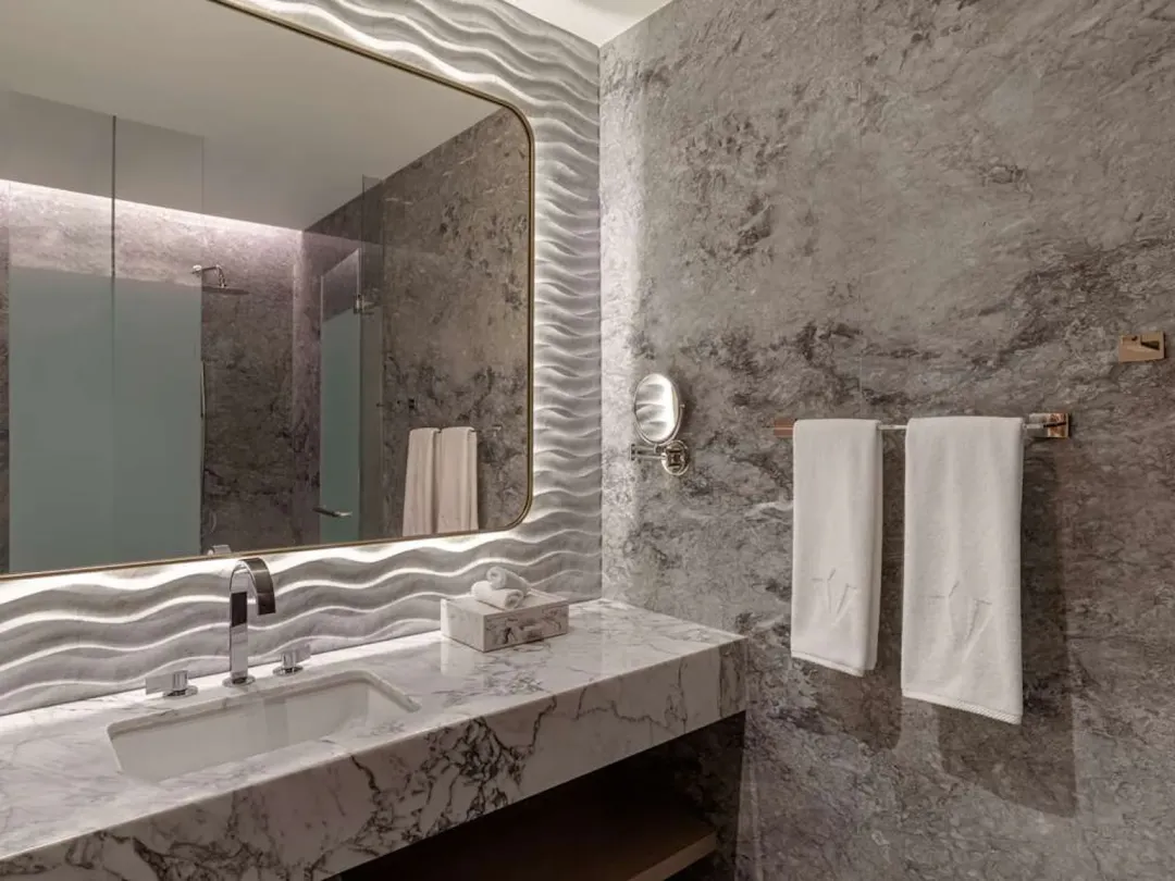 Deluxe Sea View Room with Meryal Waterpark Access - Bathroom View