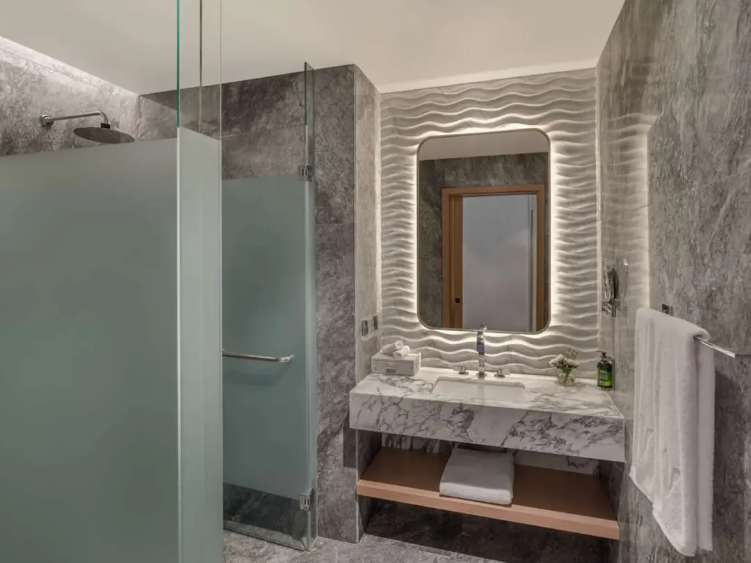 Deluxe Sea View Room with Meryal Waterpark Access - Bathroom