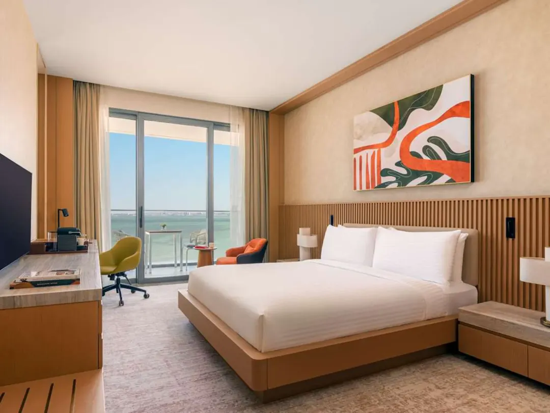 Deluxe Sea View Room with Meryal Waterpark Access - King Bed