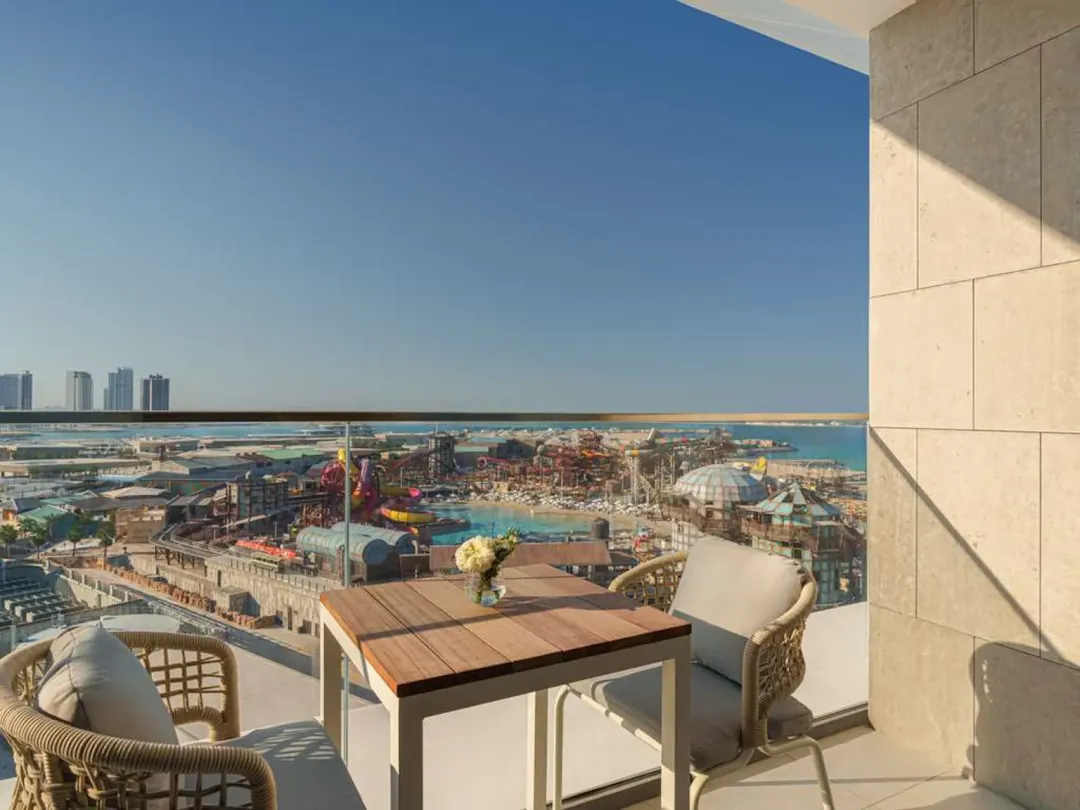 Deluxe Waterpark View Room with Meryal Waterpark Access - Balcony Lounge