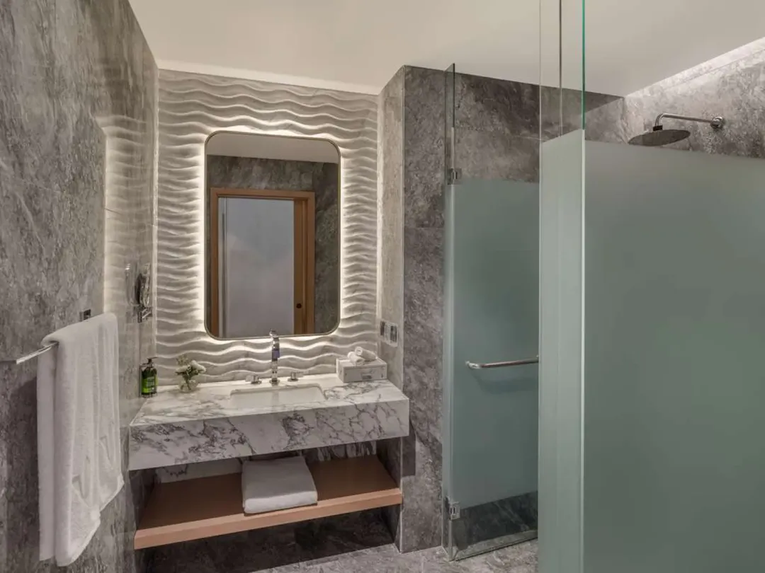 Deluxe Waterpark View Room with Meryal Waterpark Access -Bathroom