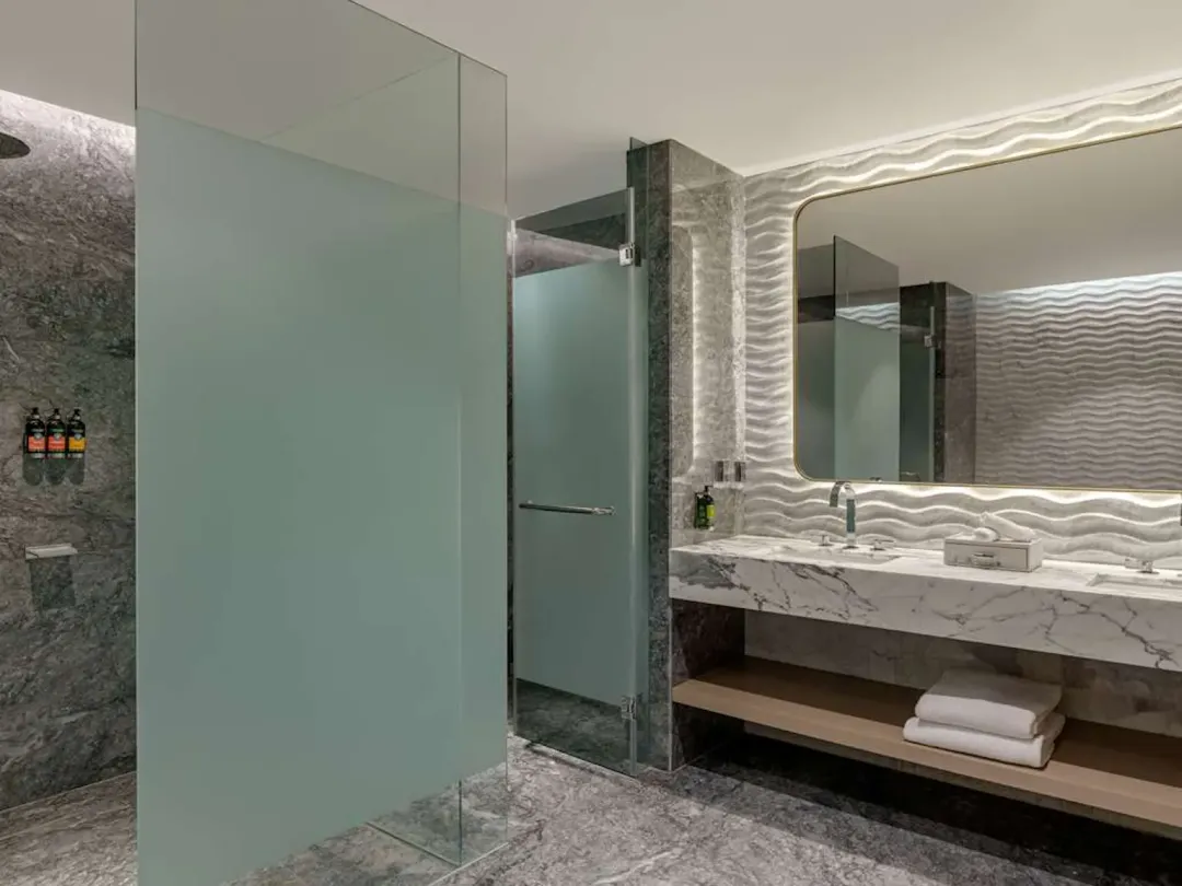 Junior Suite Sea View with Meryal Waterpark Access - Shower