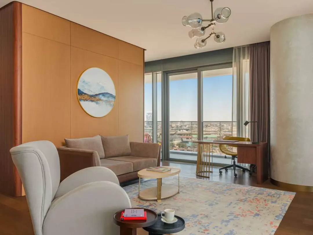 Executive Suite Sea View with Meryal Waterpark Access - Living Room