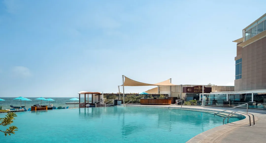 Hilton-Doha-Outdoor-Pool