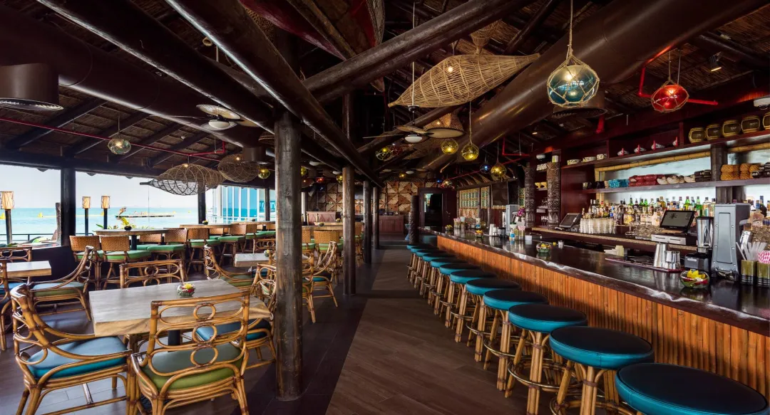 Hilton-Doha-Trader_s-Vic