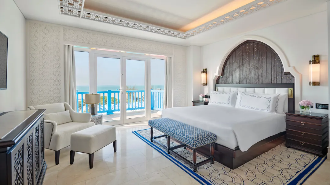 Hilton-Salwa-Beach-Resort-and-Villas-King-Bedroom