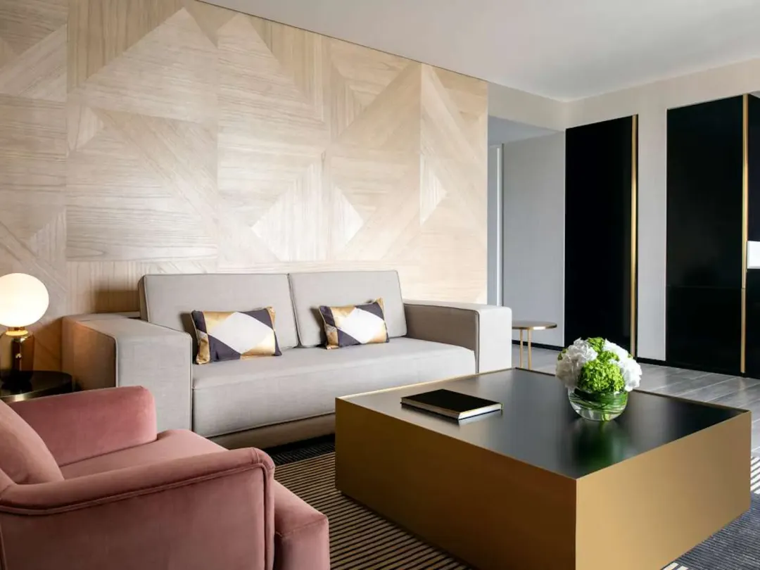 Senior Suite - Living Room