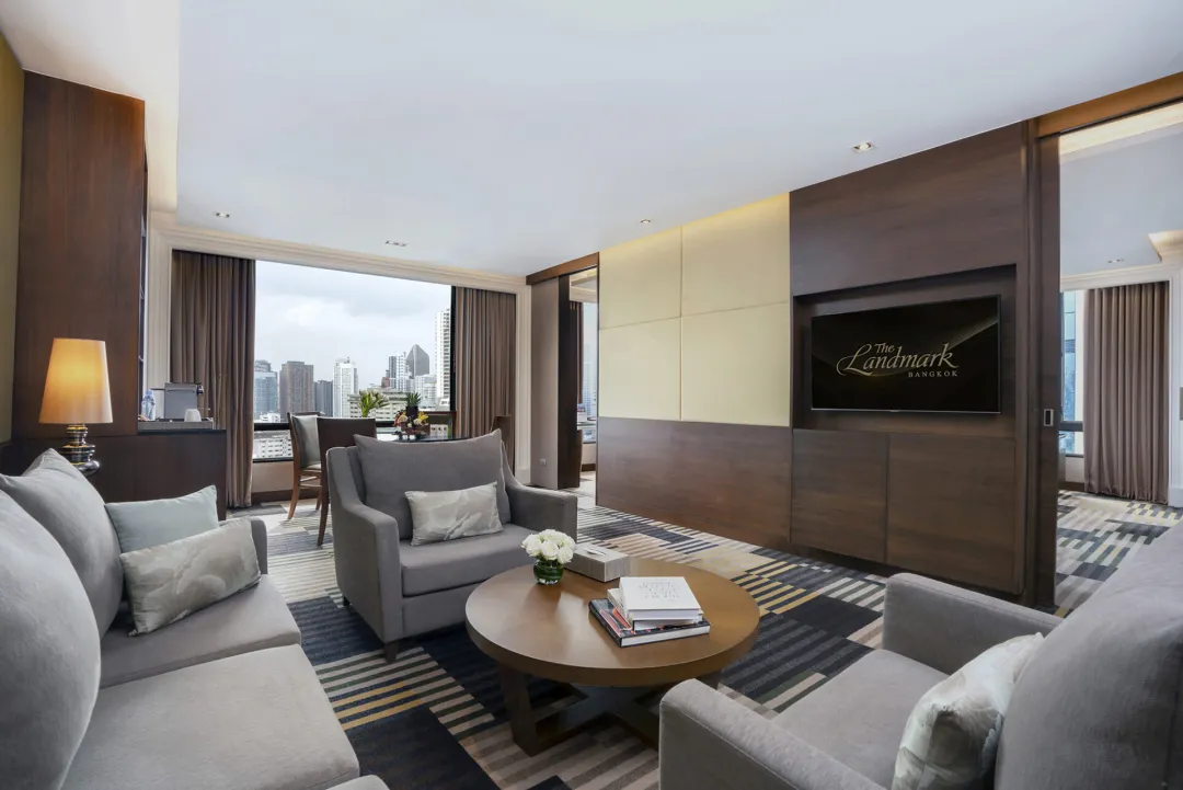 Executive Suite -Seating Aeria
