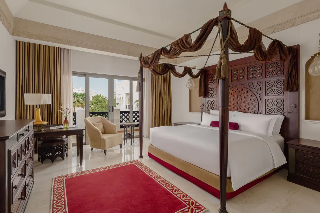 Sharq-Village-and-Spa-Deluxe-Room-Resort-View-King-Bed