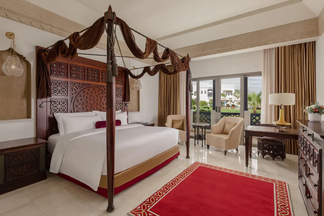 Sharq-Village-and-Spa-Deluxe-Room-Pool-View-King-Bed