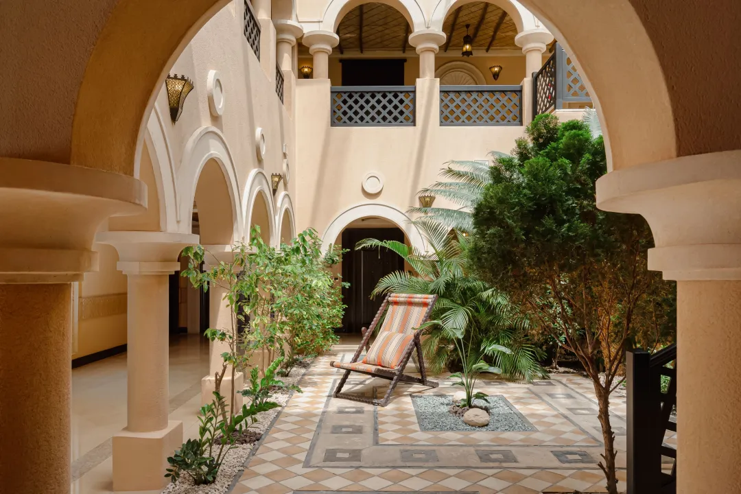 Sharq-Village-and-Spa-Deluxe-Room-Courtyard