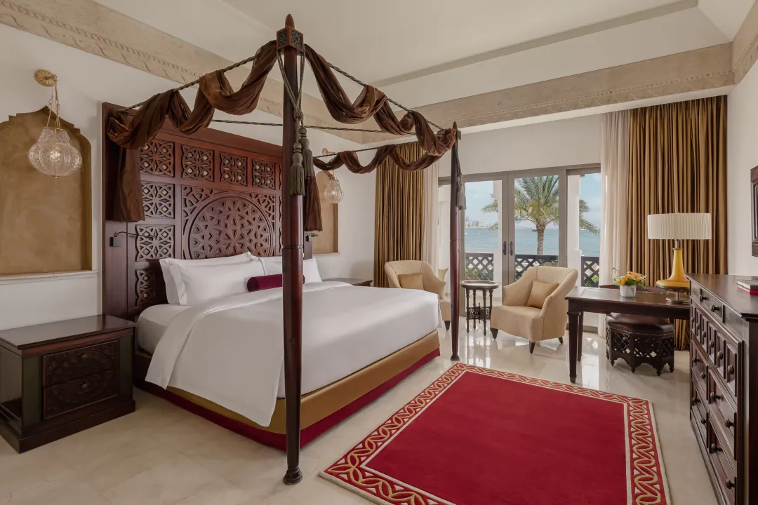 Sharq-Village-and-Spa-Deluxe-Room-Sea-View-King-Bed