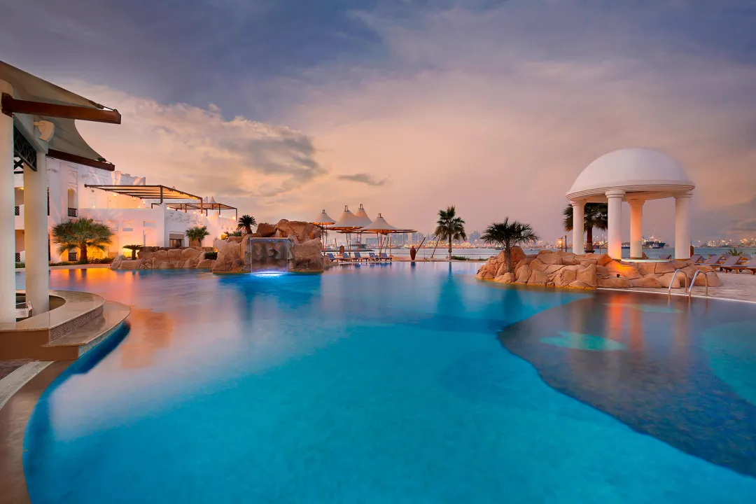Sharq-Village-_-Spa_-a-Ritz-Carlton-Hotel-Outdoor-Pool