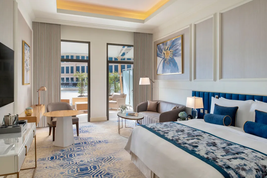 St.-Regis-Doha-Grand-Deluxe-Terrace-Sea-View-King-Bed