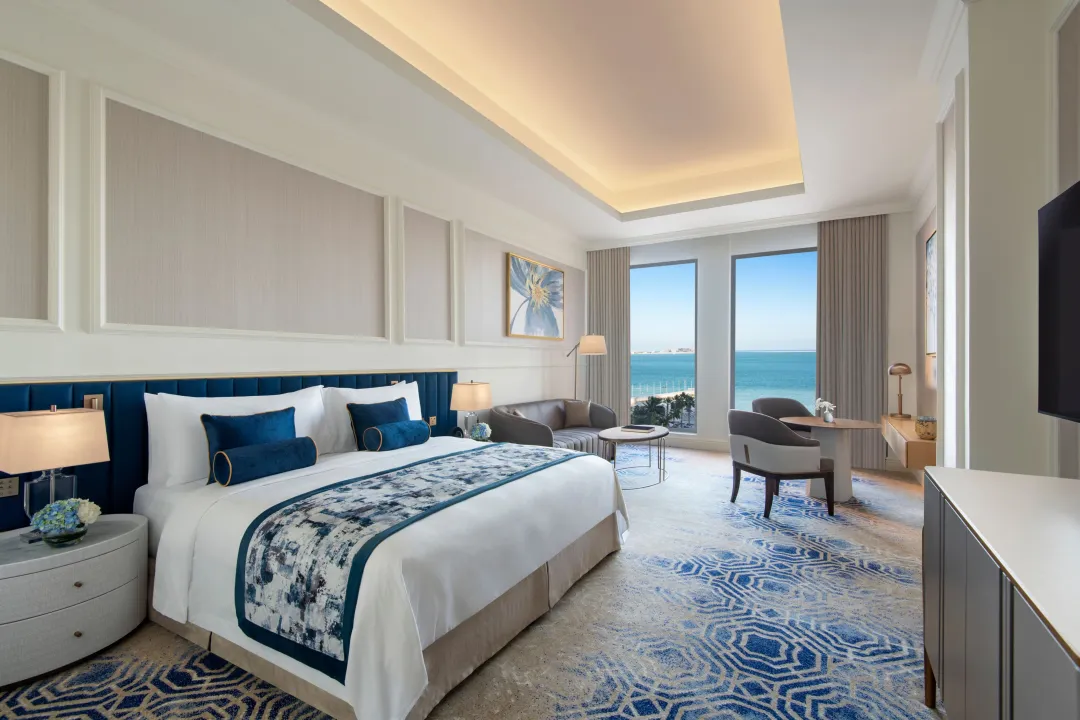 St.-Regis-Suite-Astor-Sea-View-Room-King-Bed-View