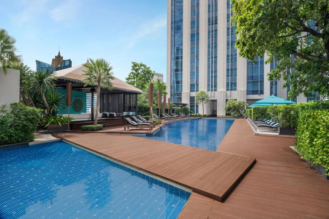 Liquid Pool Bar