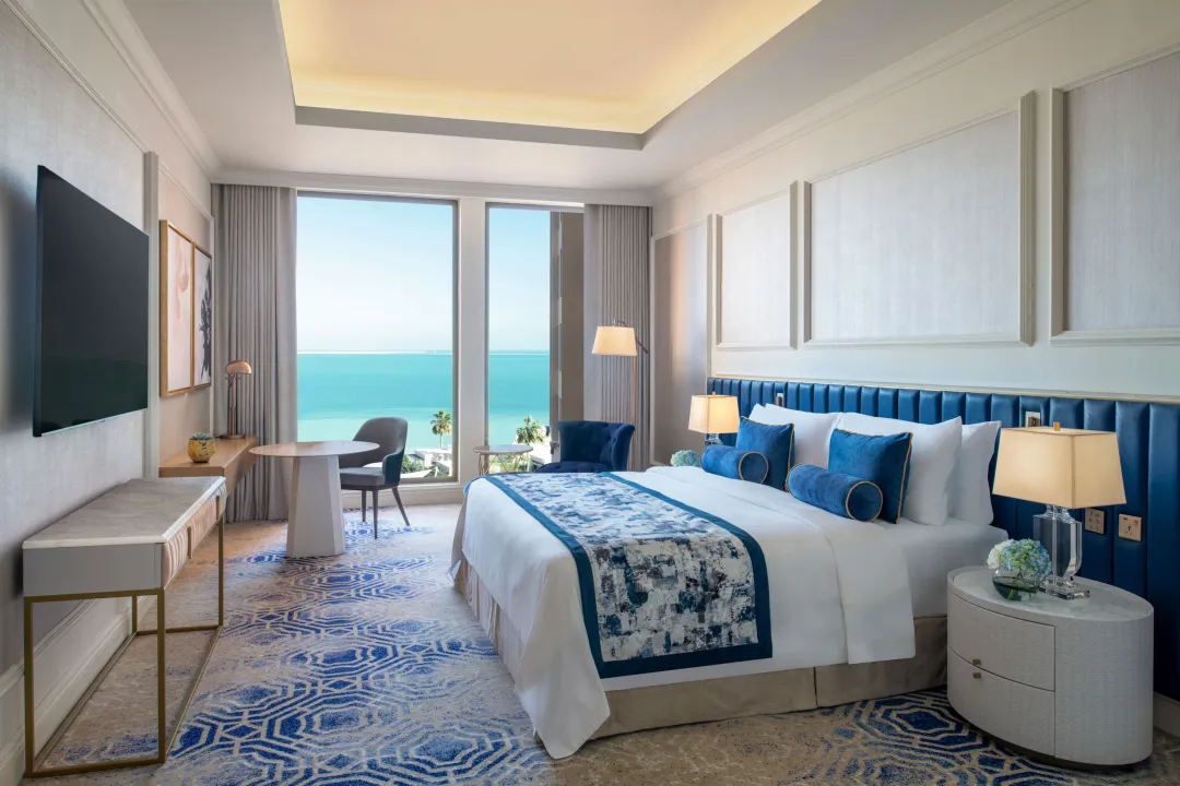 St.-Regis-Doha-Regis-Suite-King-Bed