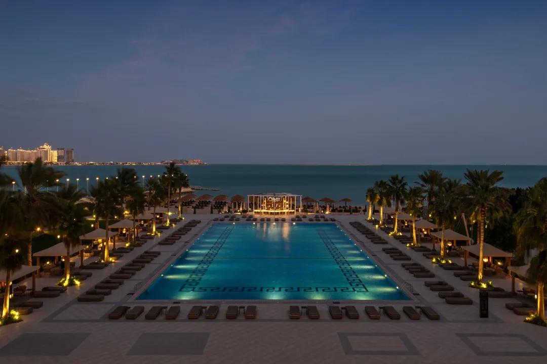 St.-Regis-Doha-Outdoor-Pool