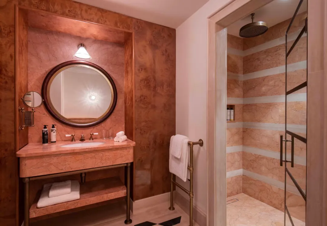 The-Ned-Doha-Cosy-Room-Bathroom