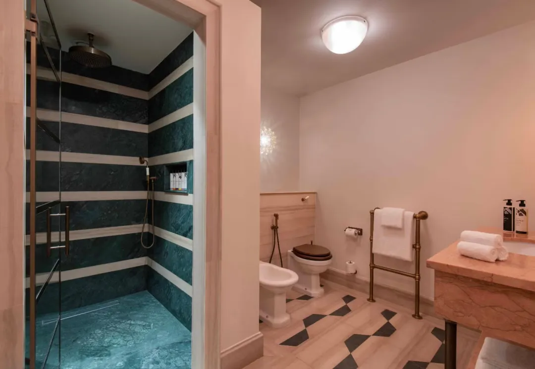 The-Ned-Doha-Medium-Park-View-Room-Bathroom