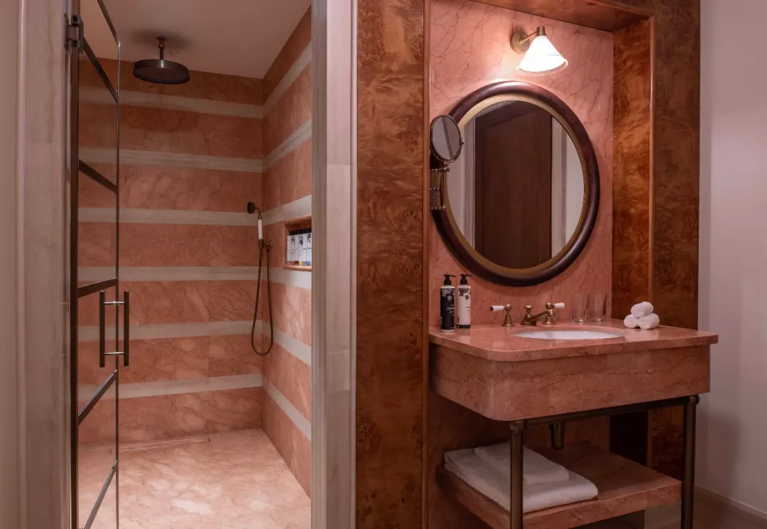 The-Ned-Medium-Palace-View-Room-Bathroom