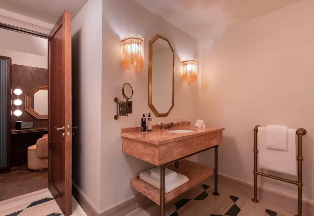 The-Ned-Medium-Sea-View-Room-Bathroom