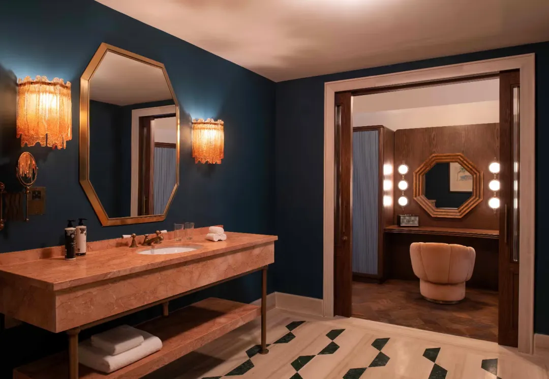 The-Ned-Large-Palace-View-Room-Bathroom