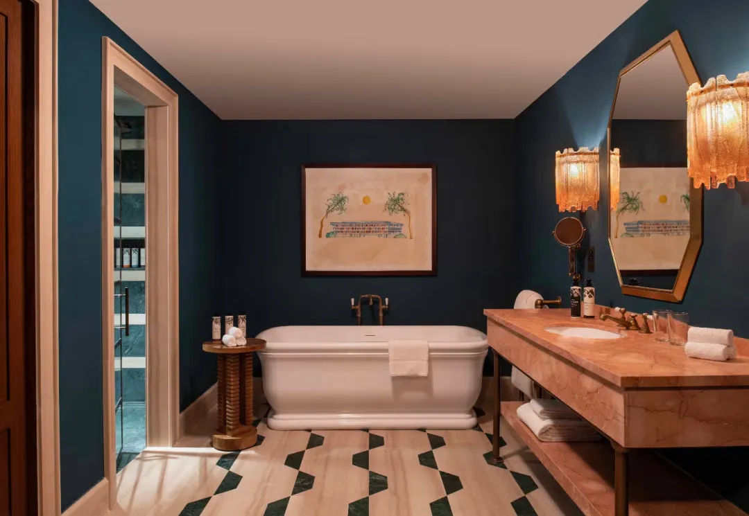 The-Ned-Large-Palace-View-Room-Bathtub