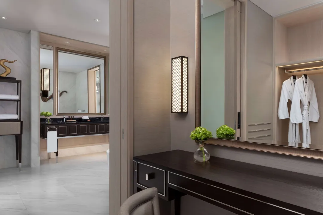 Executive Club Room -Bathroom View